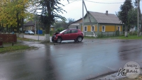 ФОТОФАКТ: Два легковых автомобиля пострадали в аварии в Вилейке