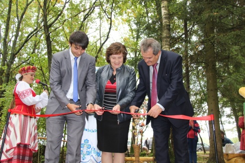 На Ашмяншчыне адбылося ўрачыстае адкрыццё помніка прыроды «Нявясцін камень»