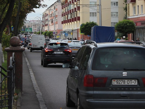 На проспекте Победы образовался транспортный коллапс (фото)