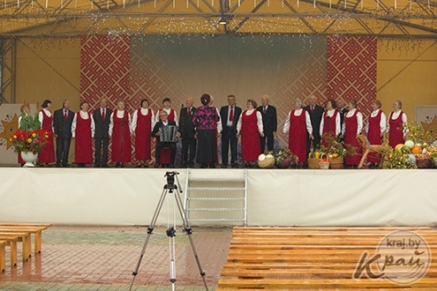 В Глубоком на осенней ярмарке в конкурсе «Счастливый случай» разыграли двух телят (ФОТО)