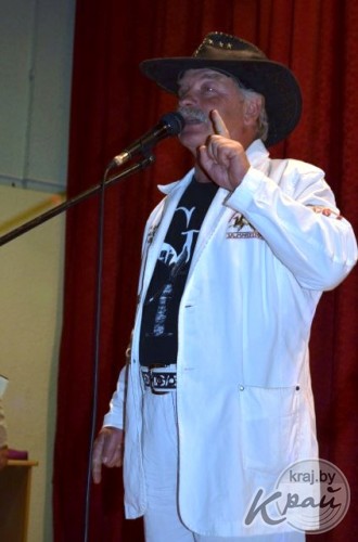 На празднике в вилейском колледже гостей угощали шоколадным фондю (ФОТО)