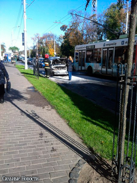 Фотофакт: из-за возгорания автомобиля на Советской образовалась большая пробка Фотофакт: из-за возгорания автомобиля на Советской образовалась большая пробка