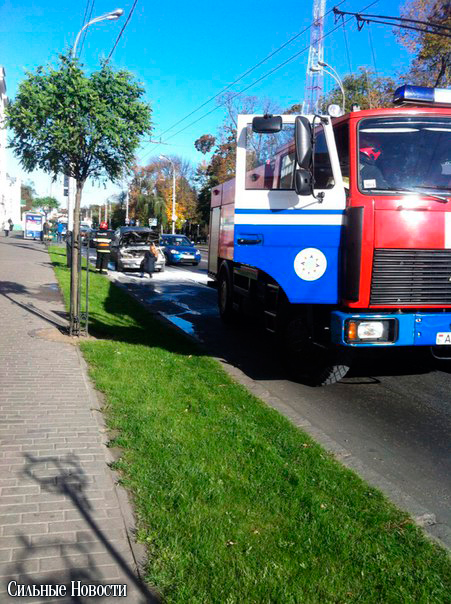 Фотофакт: из-за возгорания автомобиля на Советской образовалась большая пробка Фотофакт: из-за возгорания автомобиля на Советской образовалась большая пробка