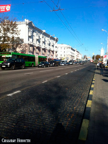 Фотофакт: из-за возгорания автомобиля на Советской образовалась большая пробка Фотофакт: из-за возгорания автомобиля на Советской образовалась большая пробка