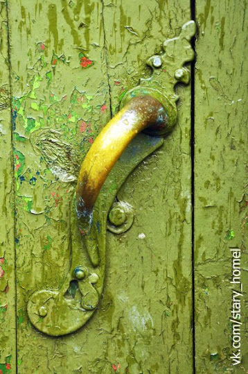 «Даже по люкам можно изучать историю и географию»: архитектор из Гомеля собирает городские артефакты