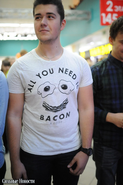 Торговый центр «Секрет» отметил свой День рождения Чемпионатом по поеданию бургеров и выбором «Мисс Секрет»