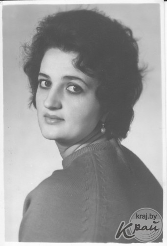 Алена Астроўская пра сваю першую настаўніцу Ганну Асіповіч: Мы вучылiся ў яе цярпенню, добразычлiвасцi і сумленнасці