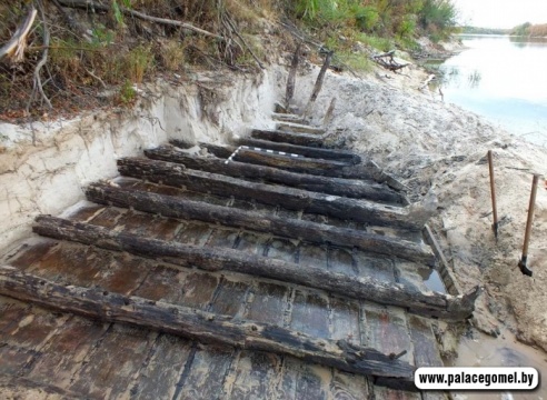 Под Гомелем археологи нашли старинное судно (фото)