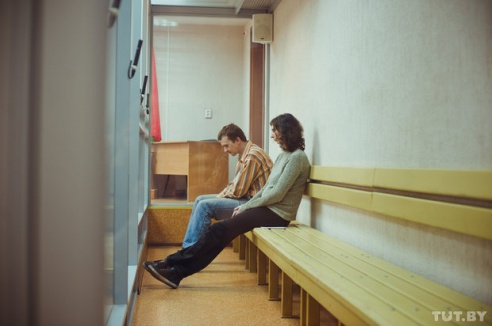 Родители, оставившие грудную девочку умирать в гомельской малосемейке, приговорены к 19 годам лишения свободы каждый