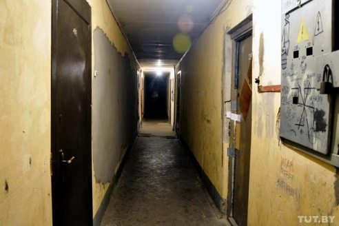 Родители, оставившие грудную девочку умирать в гомельской малосемейке, приговорены к 19 годам лишения свободы каждый