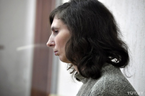 Родители, оставившие грудную девочку умирать в гомельской малосемейке, приговорены к 19 годам лишения свободы каждый