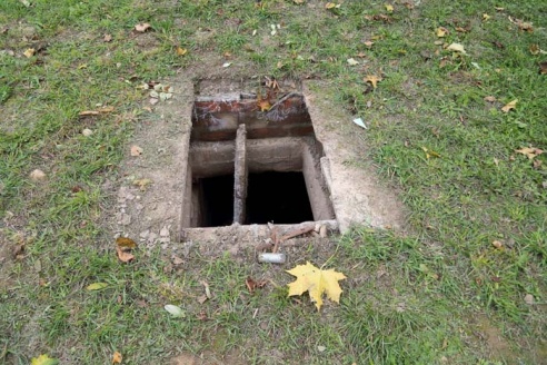 Дыра во дворе стоматологической поликлиники