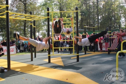 Капитан команды воркаутеров из Вилейки Виталий Зубати установил рекорд по количеству подтягиваний на перекладине (ФОТО)