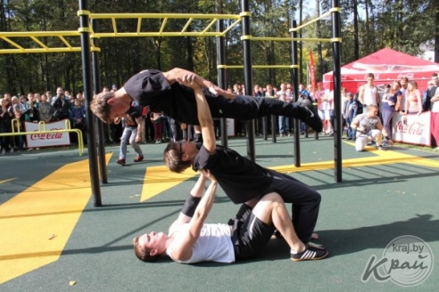 Капитан команды воркаутеров из Вилейки Виталий Зубати установил рекорд по количеству подтягиваний на перекладине (ФОТО)