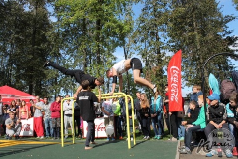 Капитан команды воркаутеров из Вилейки Виталий Зубати установил рекорд по количеству подтягиваний на перекладине (ФОТО)