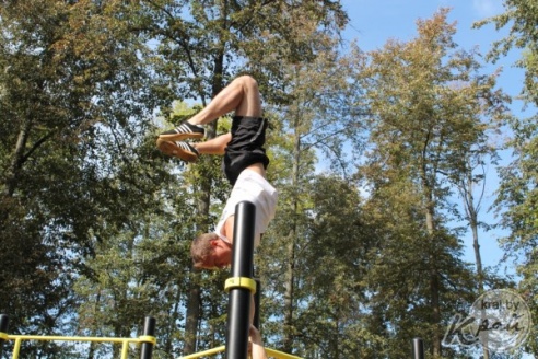 Капитан команды воркаутеров из Вилейки Виталий Зубати установил рекорд по количеству подтягиваний на перекладине (ФОТО)