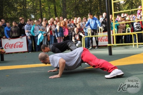 Капитан команды воркаутеров из Вилейки Виталий Зубати установил рекорд по количеству подтягиваний на перекладине (ФОТО)