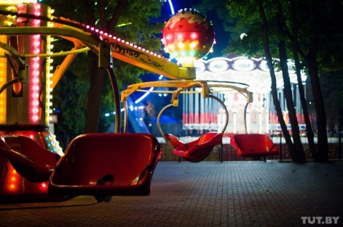 Как выглядит центральный гомельский парк вечером