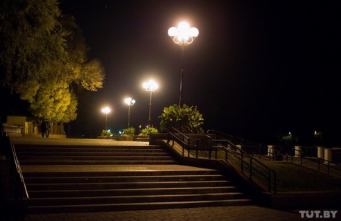 Как выглядит центральный гомельский парк вечером