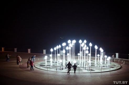 Как выглядит центральный гомельский парк вечером