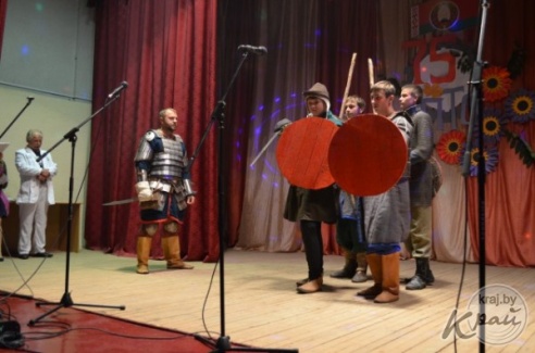 На празднике в вилейском колледже гостей угощали шоколадным фондю (ФОТО)