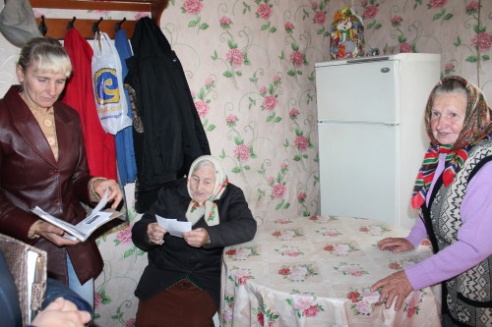 Информационно-социальный поезд «Забота» продолжает курсировать по населенным пунктам Костюковичского района (+ фото)