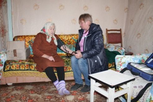 Информационно-социальный поезд «Забота» продолжает курсировать по населенным пунктам Костюковичского района (+ фото)