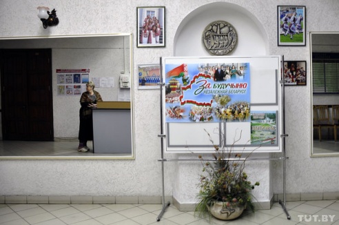 «Наш президент — универсальный, он для всех»: репортаж TUT.BY о досрочном голосовании в Гомеле