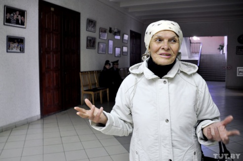 «Наш президент — универсальный, он для всех»: репортаж TUT.BY о досрочном голосовании в Гомеле