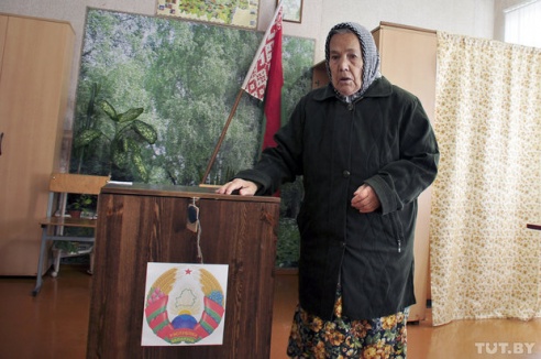 «Наш президент — универсальный, он для всех»: репортаж TUT.BY о досрочном голосовании в Гомеле