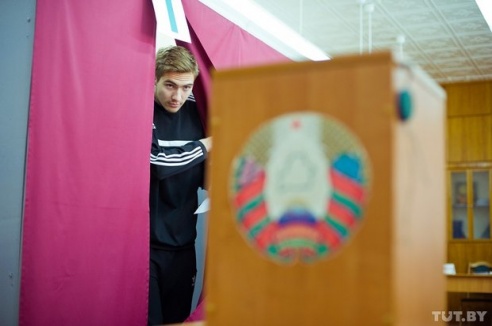 «Наш президент — универсальный, он для всех»: репортаж TUT.BY о досрочном голосовании в Гомеле