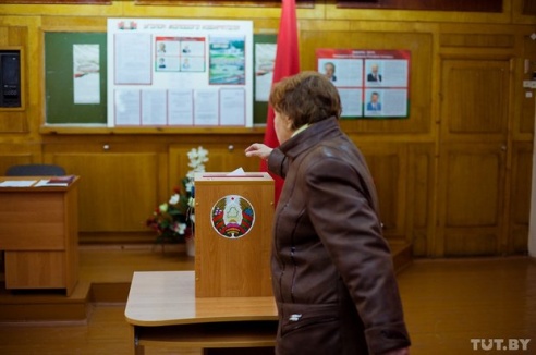 «Наш президент — универсальный, он для всех»: репортаж TUT.BY о досрочном голосовании в Гомеле