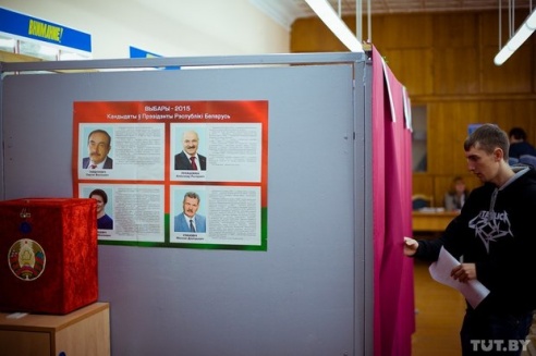«Наш президент — универсальный, он для всех»: репортаж TUT.BY о досрочном голосовании в Гомеле