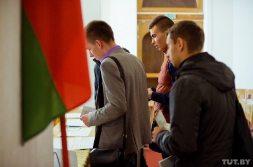 «Наш президент — универсальный, он для всех»: репортаж TUT.BY о досрочном голосовании в Гомеле