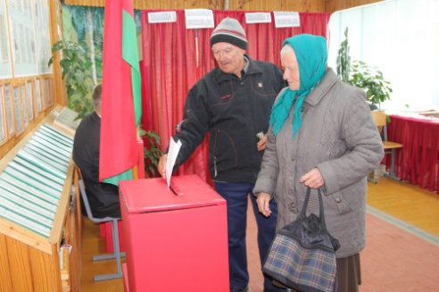 Избирательный участок №3 принял первых костюковчан в основной день выборов (+ фото)