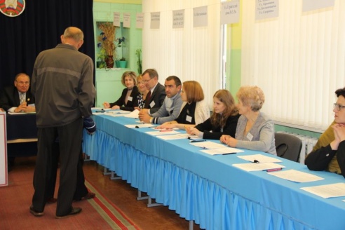 ВЫБОРЫ-2015. На участке №1 в ГУО «Профессиональный лицей сельскохозяйственного производства» — высокая явка избирателей