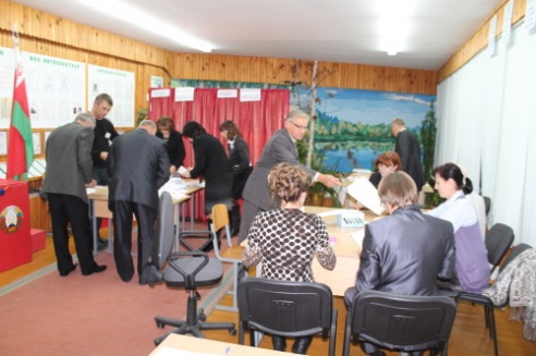 Подсчет голосов в Костюковичах прошел в присутствии наблюдателей ОБСЕ (+ фото)