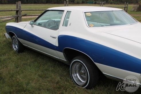 Катание на БТРе и презентация ретроавтомобилей. Любители раритетов закрыли сезон в Вилейском районе (ФОТО)