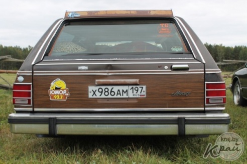 Катание на БТРе и презентация ретроавтомобилей. Любители раритетов закрыли сезон в Вилейском районе (ФОТО)