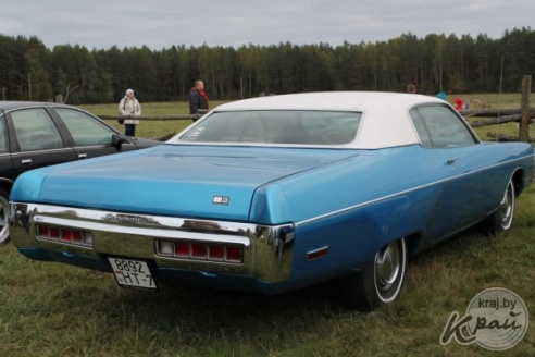 Катание на БТРе и презентация ретроавтомобилей. Любители раритетов закрыли сезон в Вилейском районе (ФОТО)