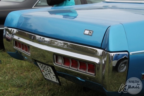 Катание на БТРе и презентация ретроавтомобилей. Любители раритетов закрыли сезон в Вилейском районе (ФОТО)