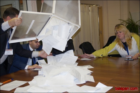 Подсчет голосов в Гомеле. «Ой, а чью это руку показывают по телевизору?»