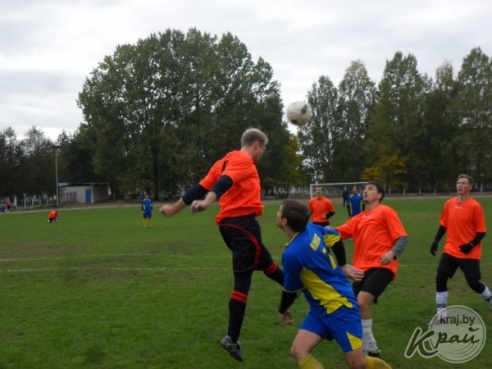 Футбол. Вилейка дома сыграла с червенским «Колосом» вничью – 2:2. Червень спасал игру, проигрывая 0:2 (ФОТО)