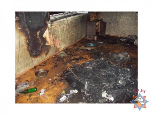 В Вилейке спасатели помогли выбраться пенсионеру из горящего дома (ФОТО)