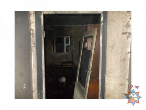 В Вилейке спасатели помогли выбраться пенсионеру из горящего дома (ФОТО)