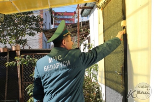 Вилейские спасатели поздравили женщин с Днем матери (ФОТО)