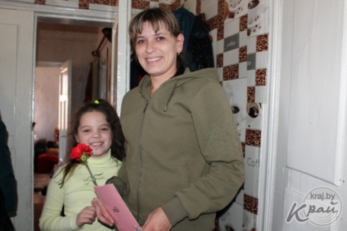 Вилейские спасатели поздравили женщин с Днем матери (ФОТО)