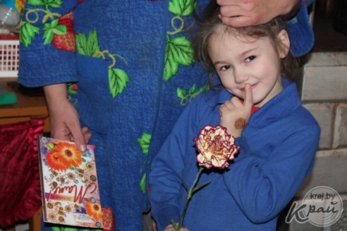 Вилейские спасатели поздравили женщин с Днем матери (ФОТО)