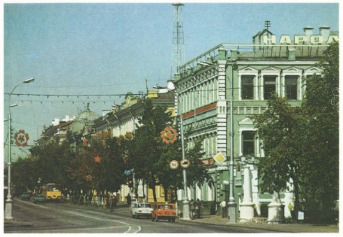 «Даже по люкам можно изучать историю и географию»: архитектор из Гомеля собирает городские артефакты