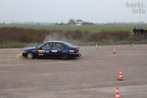 Маневрирования автомобилистов в Горках. 90 фото!